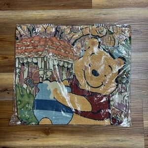 Winnie the Pooh Tapestry Tote NIP, Roomy, top zip close, mustard int w/1 pkt